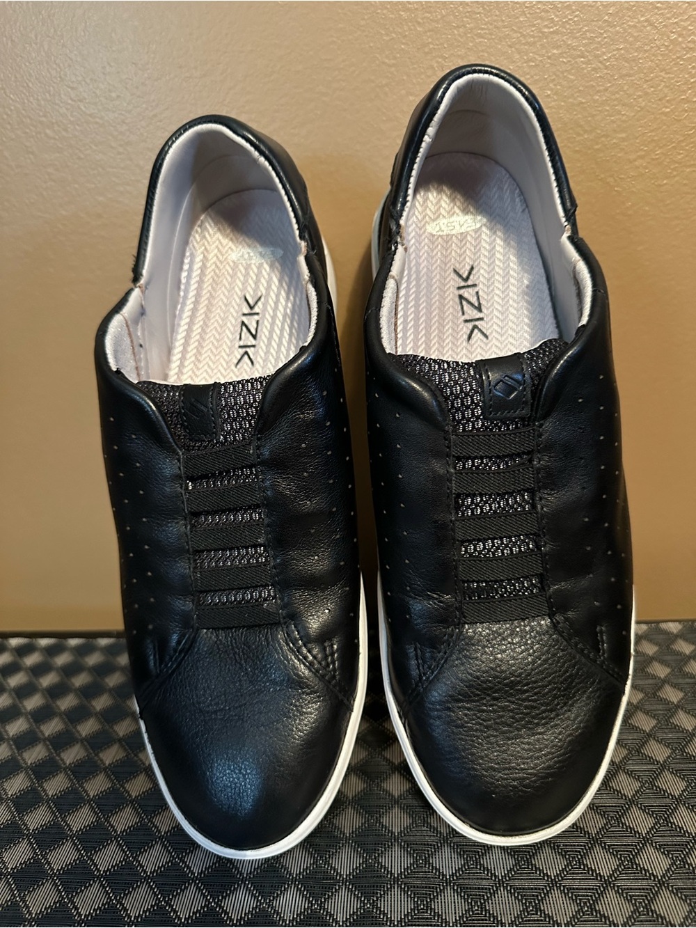 Kizik Miami Women’s Black Slip-On Leather Sneakers with White Sole, 8.5 Medium - Picture 2 of 4